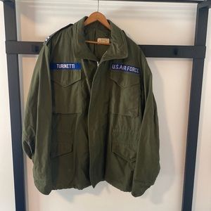 Military M-65 Field Jacket / Vietnam Era / Med-Reg / Air Force Patches